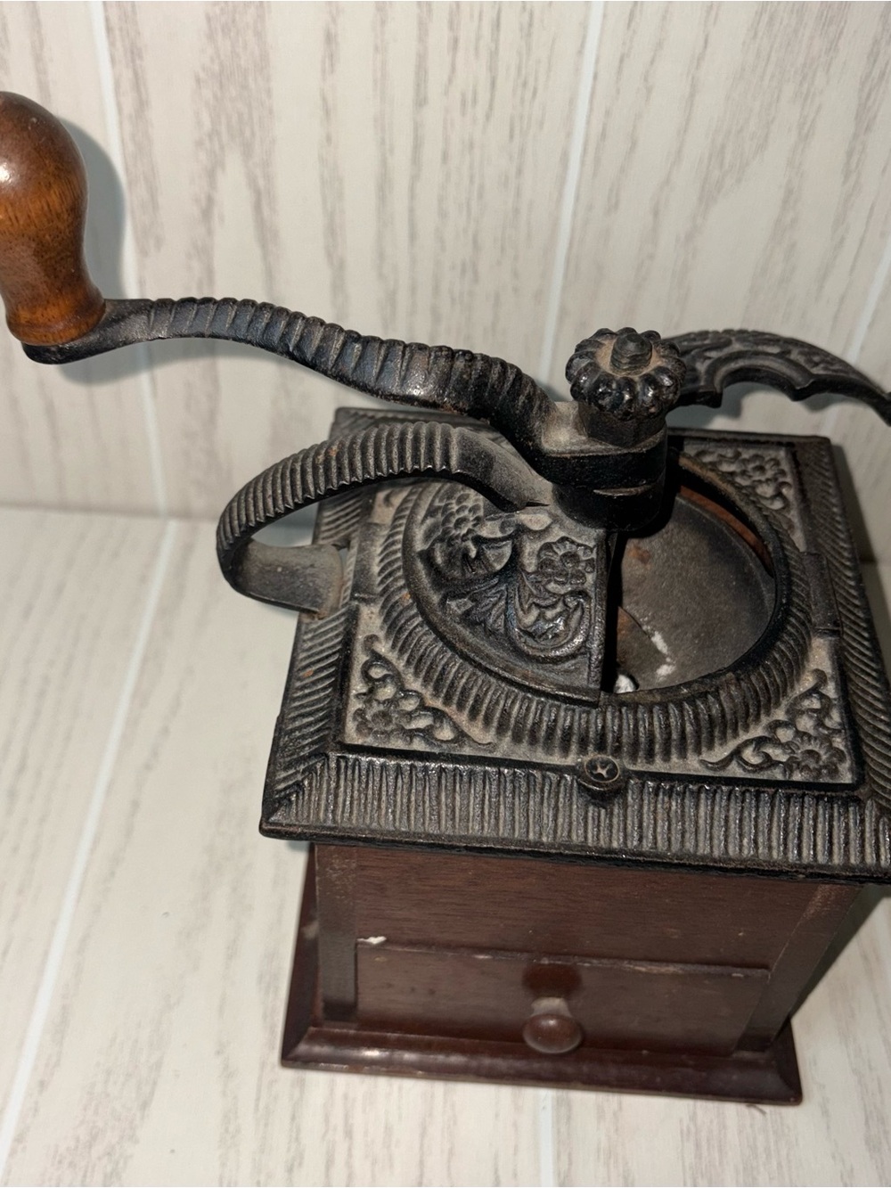 Vintage Manual Coffee Grinder Wood Cast Iron Crank Mill Farmhouse Rustic - Picture 3 of 13
